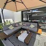 10 Personnes De 160 M2 Avec Piscine Au Bord Du De La Raho Et à 15 Minutes Des Plages Villa *