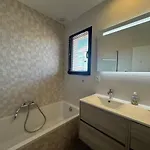 Villa 10 Personnes De 160 M2 Avec Piscine Au Bord Du De La Raho Et A 15 Minutes Des Plages