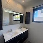 Villa 10 Personnes De 160 M2 Avec Piscine Au Bord Du De La Raho Et à 15 Minutes Des Plages *
