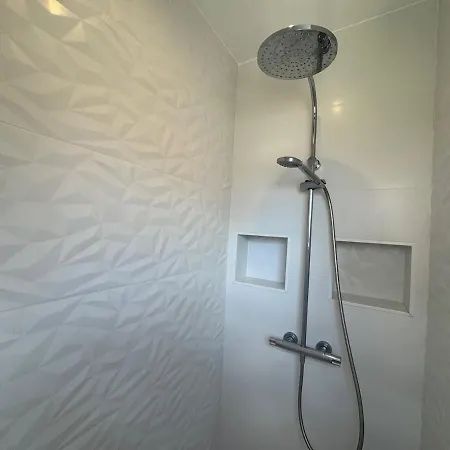 Vila 10 Personnes De 160 M2 Avec Piscine Au Bord Du De La Raho Et A 15 Minutes Des Plages *
