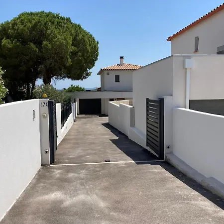 10 Personnes De 160 M2 Avec Piscine Au Bord Du De La Raho Et A 15 Minutes Des Plages Villeneuve-de-la-Raho