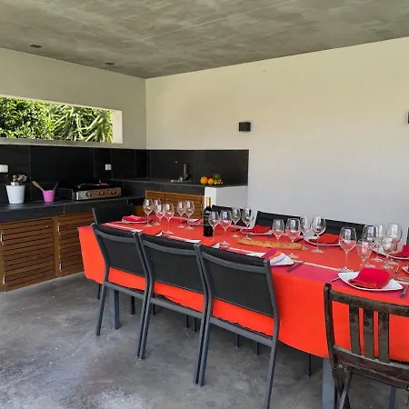 10 Personnes De 160 M2 Avec Piscine Au Bord Du De La Raho Et A 15 Minutes Des Plages
