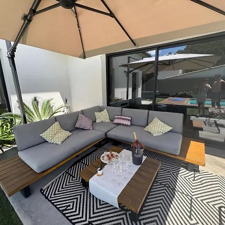 10 Personnes De 160 M2 Avec Piscine Au Bord Du De La Raho Et A 15 Minutes Des Plages ヴィラ *