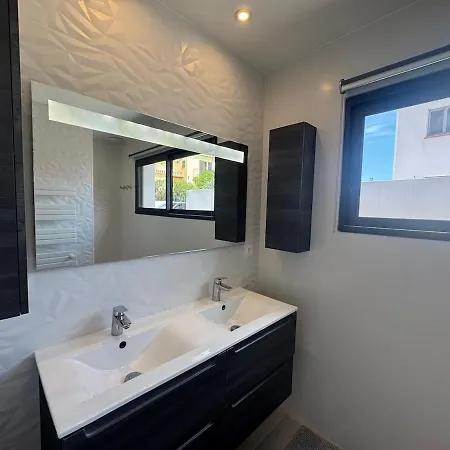 Vila 10 Personnes De 160 M2 Avec Piscine Au Bord Du De La Raho Et A 15 Minutes Des Plages *