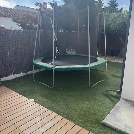 10 Personnes De 160 M2 Avec Piscine Au Bord Du De La Raho Et A 15 Minutes Des Plages