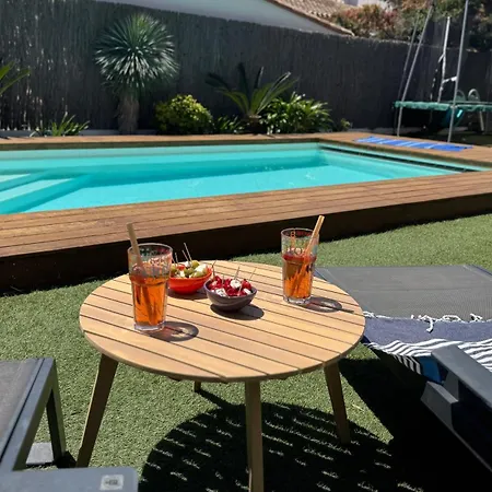10 Personnes De 160 M2 Avec Piscine Au Bord Du De La Raho Et A 15 Minutes Des Plages * Villeneuve-de-la-Raho